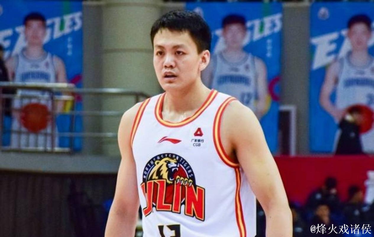 姜宇星转会辽篮后有望成巨星，他首发表现抢眼，效率和防守俱佳，未来潜力巨大